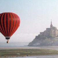 Wie zichzelf een op een totaal andere manier wil verwennen raden we aan om La Manche eens vanuit de lucht te bekijken. Normandie Montgolfi�re is een, in Lolif gevestigd bedrijf dat al meer dan twintig jaar ballonvaarten organiseert boven uw favoriete plekken.
