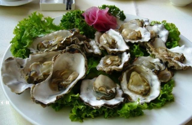 Gemarineerde oesters en Sint-Jacobsvrucht.